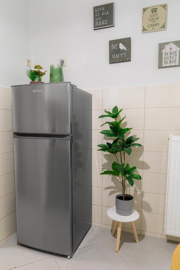 Sunny & Modern Apt For 3 Persons Athens Exterior photo